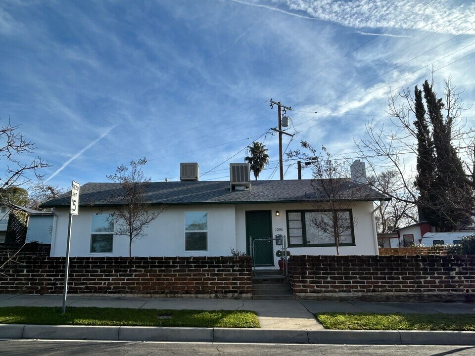 1295 Floral Ave in Oroville, CA - Building Photo