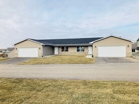 2903 Cohen Ln in Waterloo, IA - Building Photo