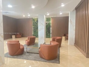 250 174th St in Sunny Isles Beach, FL - Foto de edificio - Building Photo