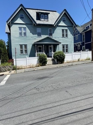 38 6th St, Unit 38B in Lowell, MA - Foto de edificio - Building Photo