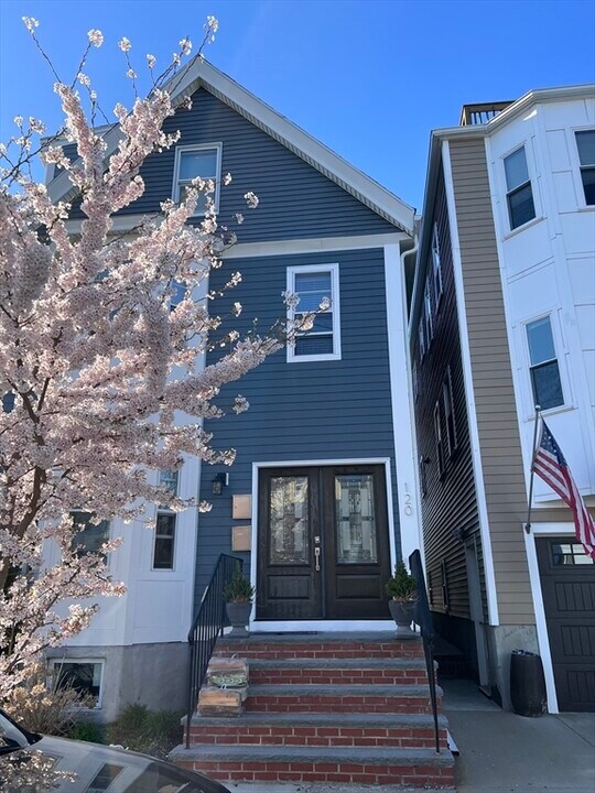 120 Coleridge St in Boston, MA - Building Photo