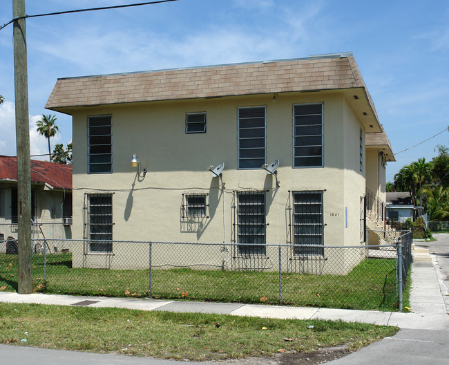 1601 NW 17th St in Miami, FL - Building Photo - Building Photo