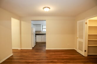 9016 Lamon Ave, Unit 2 in Skokie, IL - Foto de edificio - Building Photo