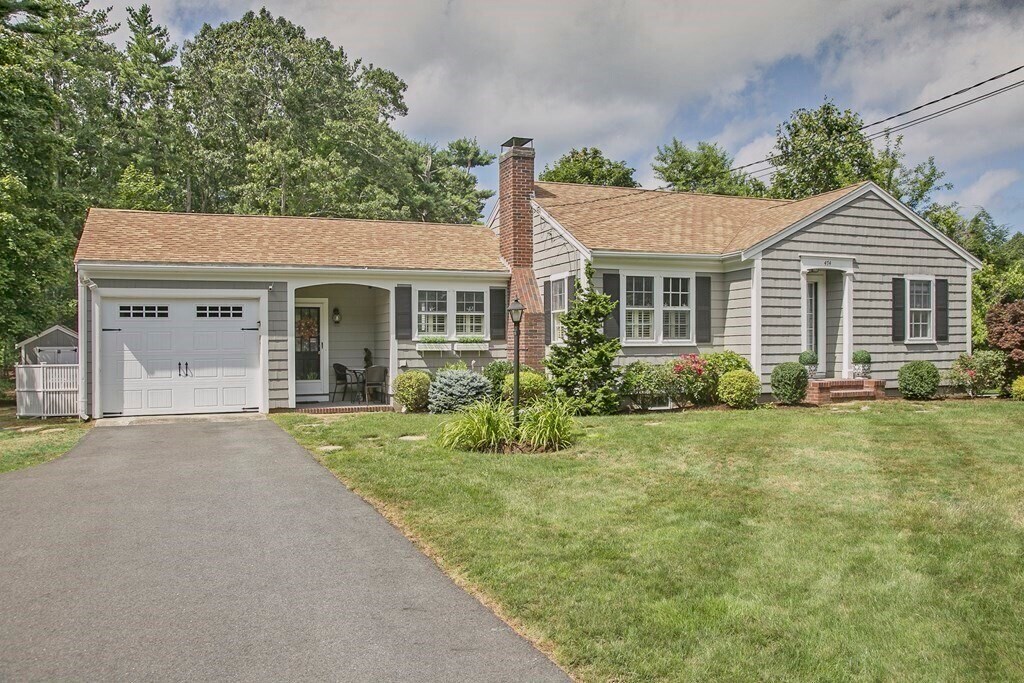 474 Tremont St in Duxbury, MA - Foto de edificio