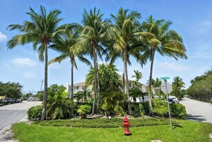 1892 NE 46th St, Unit B4B in Fort Lauderdale, FL - Building Photo