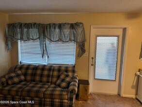 2095 Pineapple Ave, Unit 7 in Melbourne, FL - Foto de edificio - Building Photo