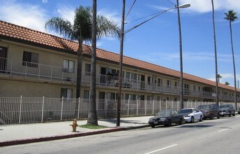 Seven Palms in Sylmar, CA - Building Photo - Building Photo