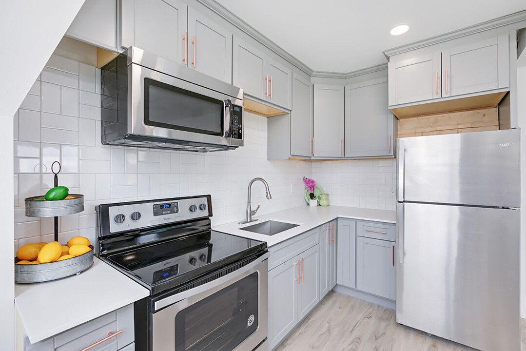 Maple Apartments: Newly Renovated 1 Bedroo... in Sumner, WA - Foto de edificio