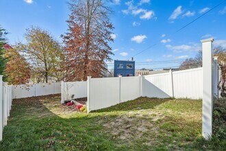 77 Byron St, Unit 2 in Boston, MA - Foto de edificio - Building Photo