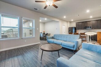 122 Fairmeadow Downs Dr in Hutto, TX - Building Photo - Building Photo