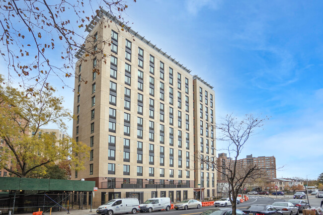 Apex 3 in Forest Hills, NY - Foto de edificio - Building Photo