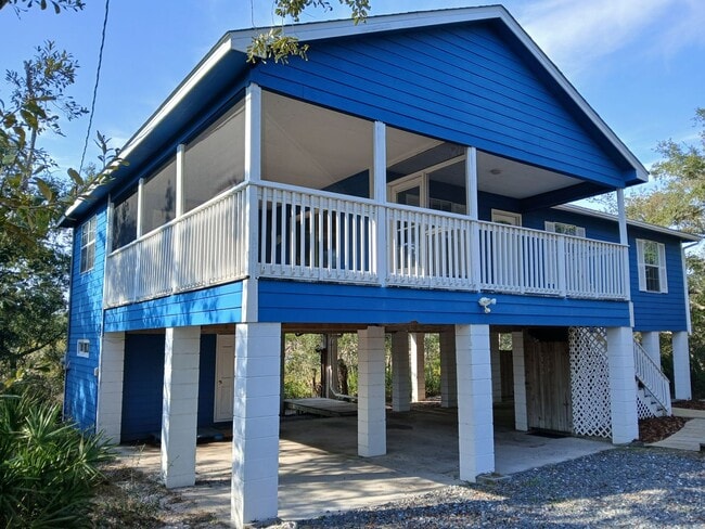 669 Bald Point Rd in Panacea, FL - Building Photo - Building Photo