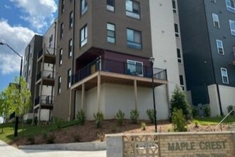 Maple Crest Apartments in Asheville, NC - Foto de edificio - Building Photo