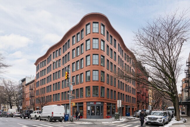 111 Charles St in New York, NY - Building Photo - Building Photo