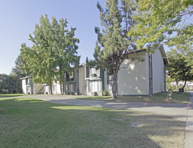 Emerald Garden in Elk Grove, CA - Building Photo - Building Photo