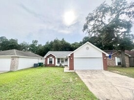 132 Wright Cir in Niceville, FL - Building Photo