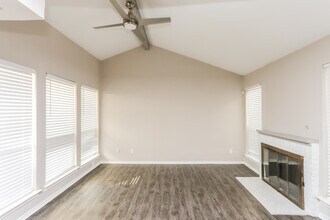8707 N Normandale St in Fort Worth, TX - Foto de edificio - Building Photo