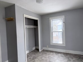 503 N Eastwood Dr, Unit 2a in Woodstock, IL - Foto de edificio - Building Photo