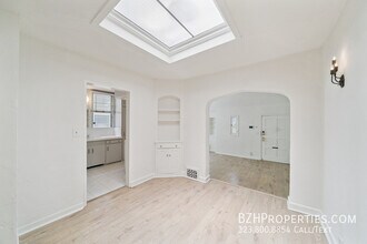 242 N La Peer Dr in Beverly Hills, CA - Building Photo - Building Photo