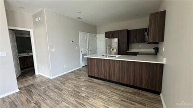 4116 La Vista Ave in McAllen, TX - Building Photo - Building Photo
