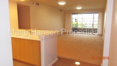 1 Keahole Pl-Unit -1512 in Honolulu, HI - Building Photo - Building Photo