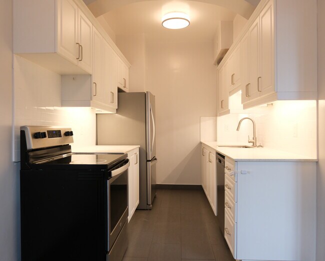 Du Maurier Apartments