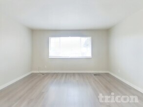 910 Donner Pass Rd in Vallejo, CA - Foto de edificio - Building Photo