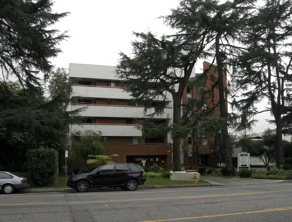 Fair Park Villa in Los Angeles, CA - Building Photo