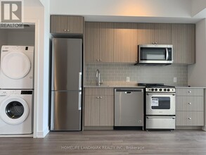 2799-2799 Kingston Rd in Toronto, ON - Building Photo - Building Photo