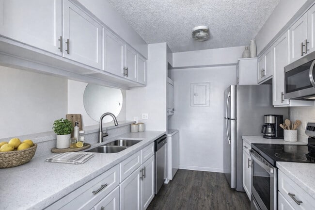 Falcon Point in Kansas City, MO - Building Photo - Building Photo