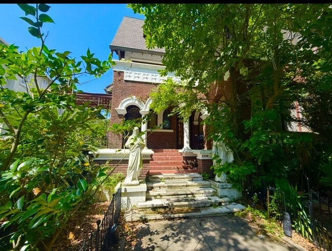 7211 St Charles Ave in New Orleans, LA - Building Photo - Building Photo