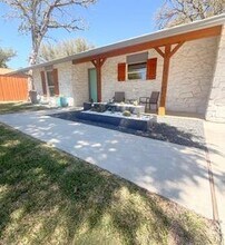 9205 Robins Nest Ln in Austin, TX - Building Photo - Building Photo