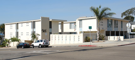 Howard Manor in San Diego, CA - Building Photo - Building Photo