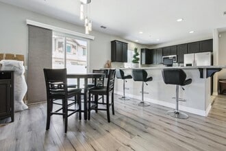 6958 Stanza Ct in Fontana, CA - Foto de edificio - Building Photo