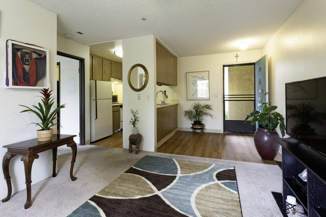 Ocean Breeze Senior Village in Oceanside, CA - Building Photo - Interior Photo