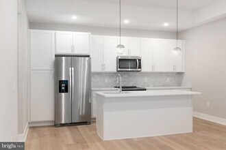 52 W Washington Ln, Unit 101 in Philadelphia, PA - Building Photo - Building Photo