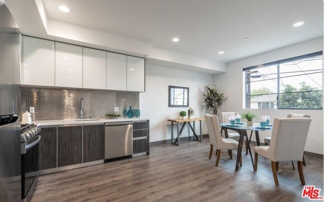 552 N Hobart Blvd in Los Angeles, CA - Building Photo - Building Photo