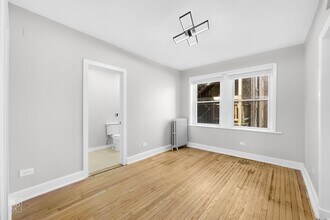 7031 S Chappel Chicago, IL 60649 in Chicago, IL - Foto de edificio - Building Photo