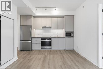 3071 Trafalgar Rd in Oakville, ON - Building Photo - Building Photo