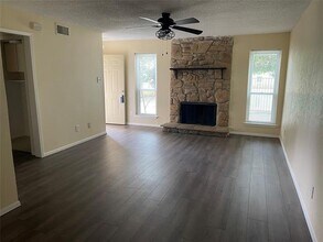 10650 Steppington Dr in Dallas, TX - Building Photo - Building Photo