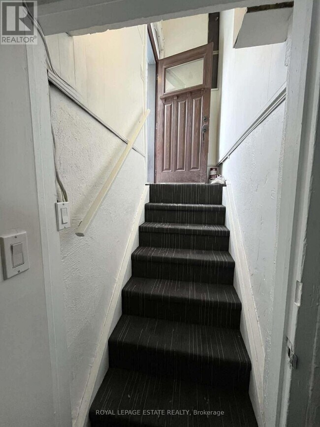 225 Indian Rd in Toronto, ON - Building Photo - Building Photo