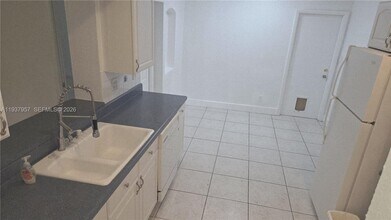 9507 NW 80th Ct in Tamarac, FL - Building Photo - Building Photo