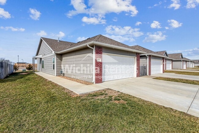 8013 E 34th Ct S in Wichita, KS - Building Photo - Building Photo
