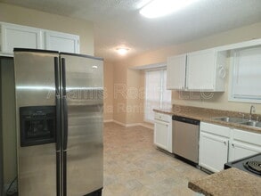 4440 Amy Rd in Snellville, GA - Foto de edificio - Building Photo