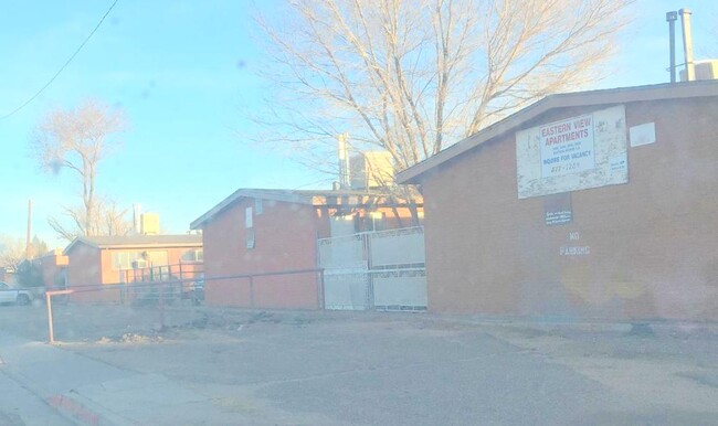 3418 Eastern Ave SE, Unit 4 in Albuquerque, NM - Foto de edificio - Building Photo