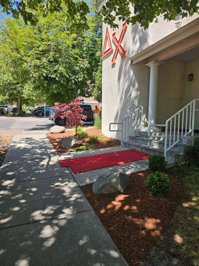 317 College Ave in Cheney, WA - Building Photo - Building Photo