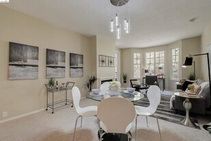200 Caldecott Ln in Oakland, CA - Building Photo