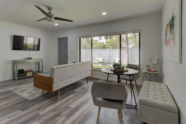 2500 NE 16th Ave in Wilton Manors, FL - Building Photo - Building Photo