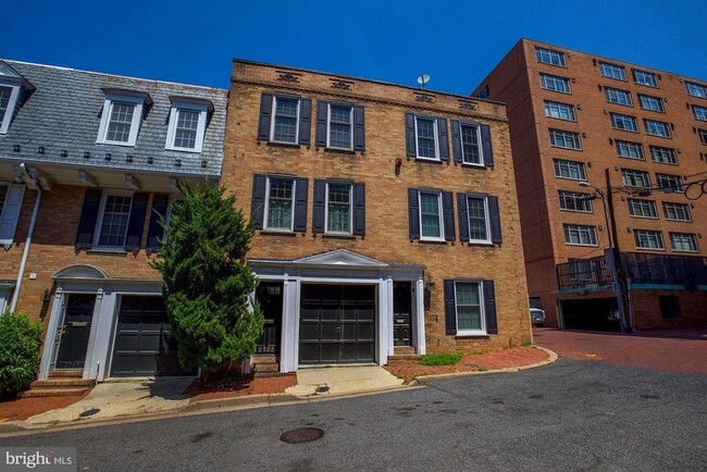 2521 Queen Annes Ln NW in Washington, DC - Building Photo - Building Photo