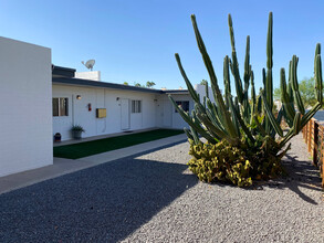 San Tome Apartments in Phoenix, AZ - Building Photo - Primary Photo